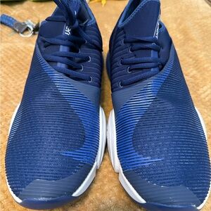 Nike Blue Athletic Running Shoes with Knit Design. Superrep